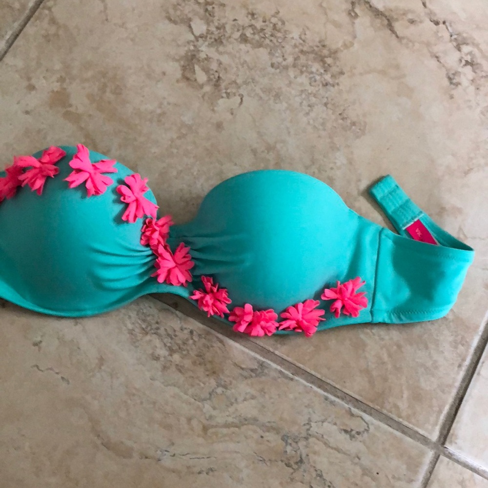 Victoria’s Secret bikini top